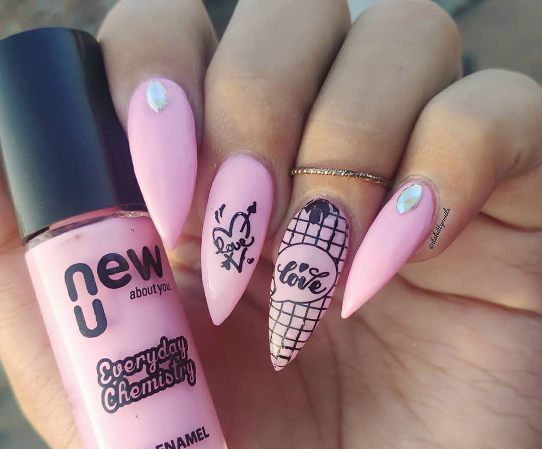newu_dabur's tweet photo. If summer was a manicure then this mani has nailed it๐These pretty in pink nails are beautiful & worthy enough to brighten up any grey morning,Try some exciting shades from our range & recreate special #naillooks ,by getting them at https://t.co/4V4rUnH0E7 or @newu_dabur storeโ
https://t.co/0JBW1tN4pc