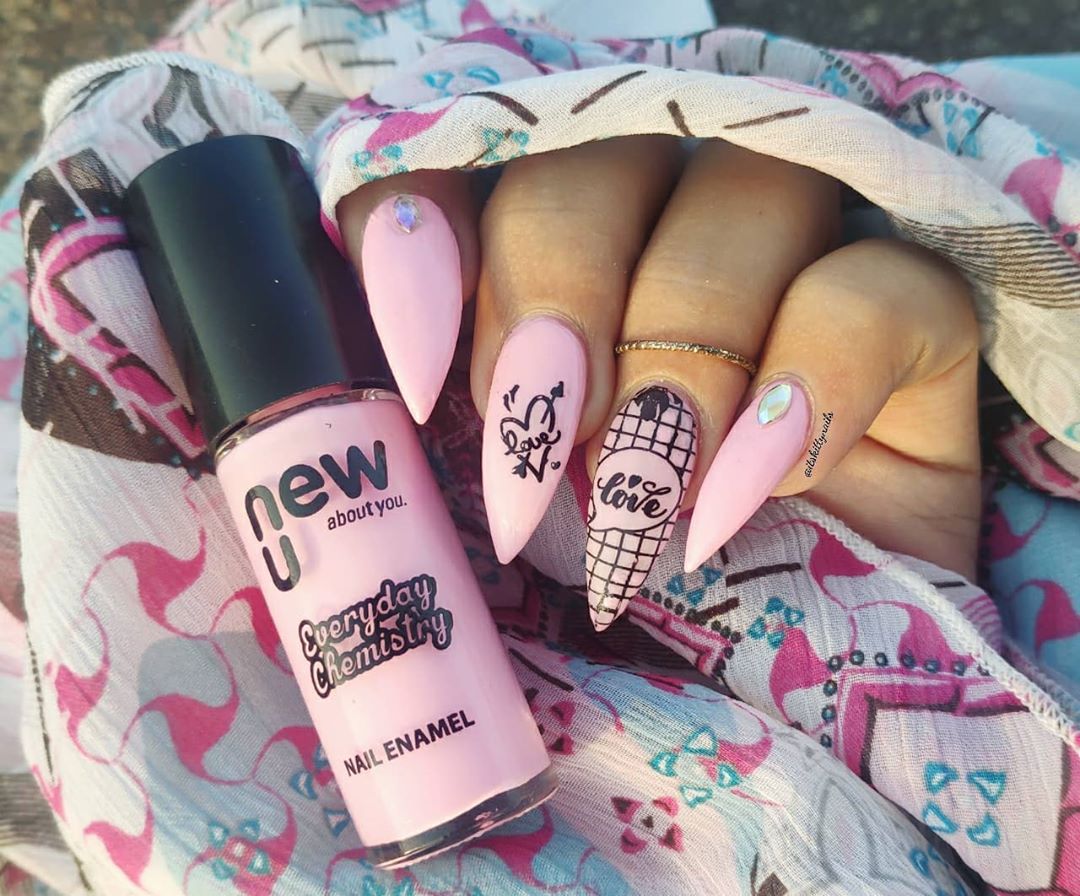 newu_dabur's tweet photo. If summer was a manicure then this mani has nailed it๐These pretty in pink nails are beautiful & worthy enough to brighten up any grey morning,Try some exciting shades from our range & recreate special #naillooks ,by getting them at https://t.co/4V4rUnH0E7 or @newu_dabur storeโ
https://t.co/0JBW1tN4pc