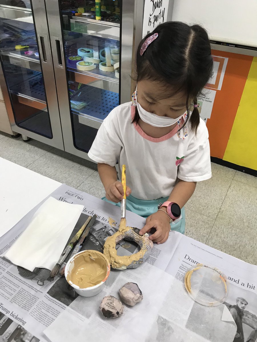 natek411's tweet photo. Making donuts in art. #kispride https://t.co/m8hwmKsAXF