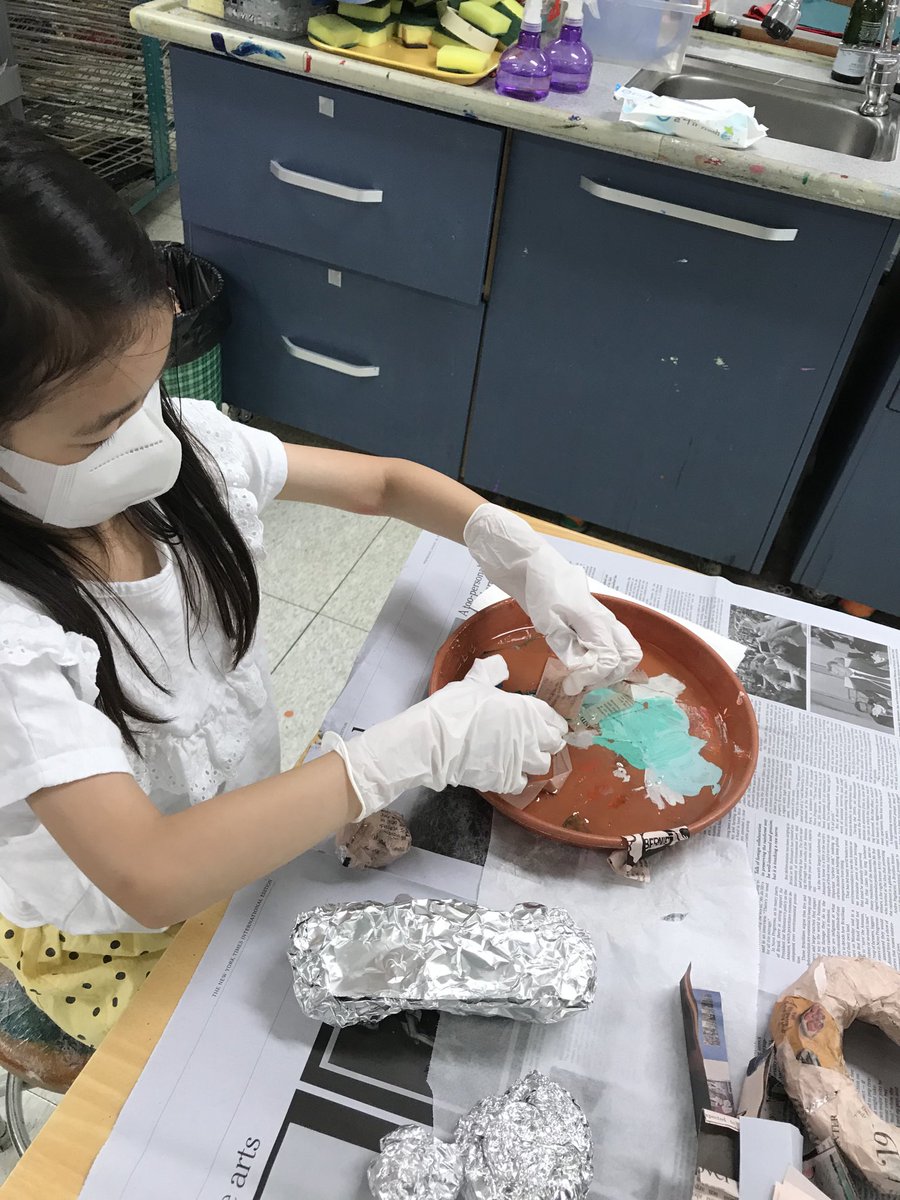 natek411's tweet photo. Making donuts in art. #kispride https://t.co/m8hwmKsAXF