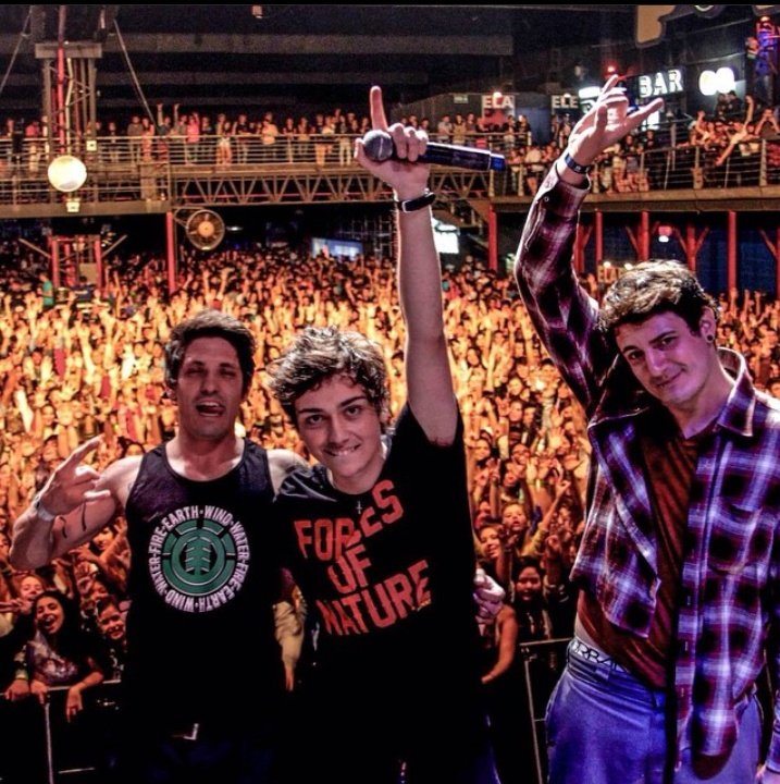 Diionatan1903's tweet photo. @thiagopitrez pra mim sempre foi uma referência, desde o tempo que eu era Roadie da Banda @rockfused, ele Sempre me apoiva até nas merdas que eu fazia, e não eram poucas. mas pra ele tudo era questão de tempo e aprendizagem, enquanto muitos não entendiam isso, obg por tudo Thiago https://t.co/u6K9ob4fYN