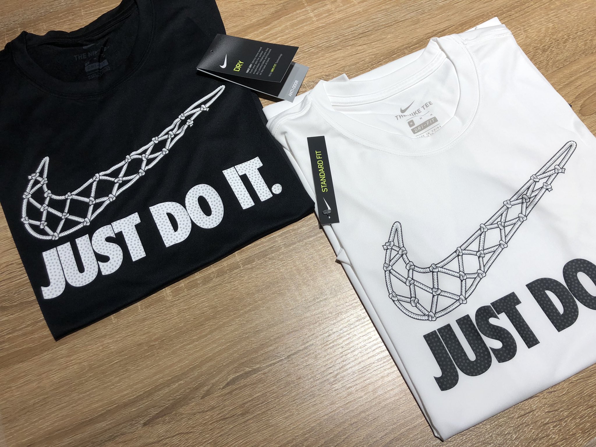 Uzivatel パワーハウス横浜 Na Twitteru Nike Leg Jp Tシャツ ロープで描かれた Nikeのロゴがとてもオシャレ オフコートでもワンランク上を 目指しませんか No Cv1051 010 黒 100 白 Size M L Xl Price 3 000 Tax T Co Qsrrpbxgei Twitter