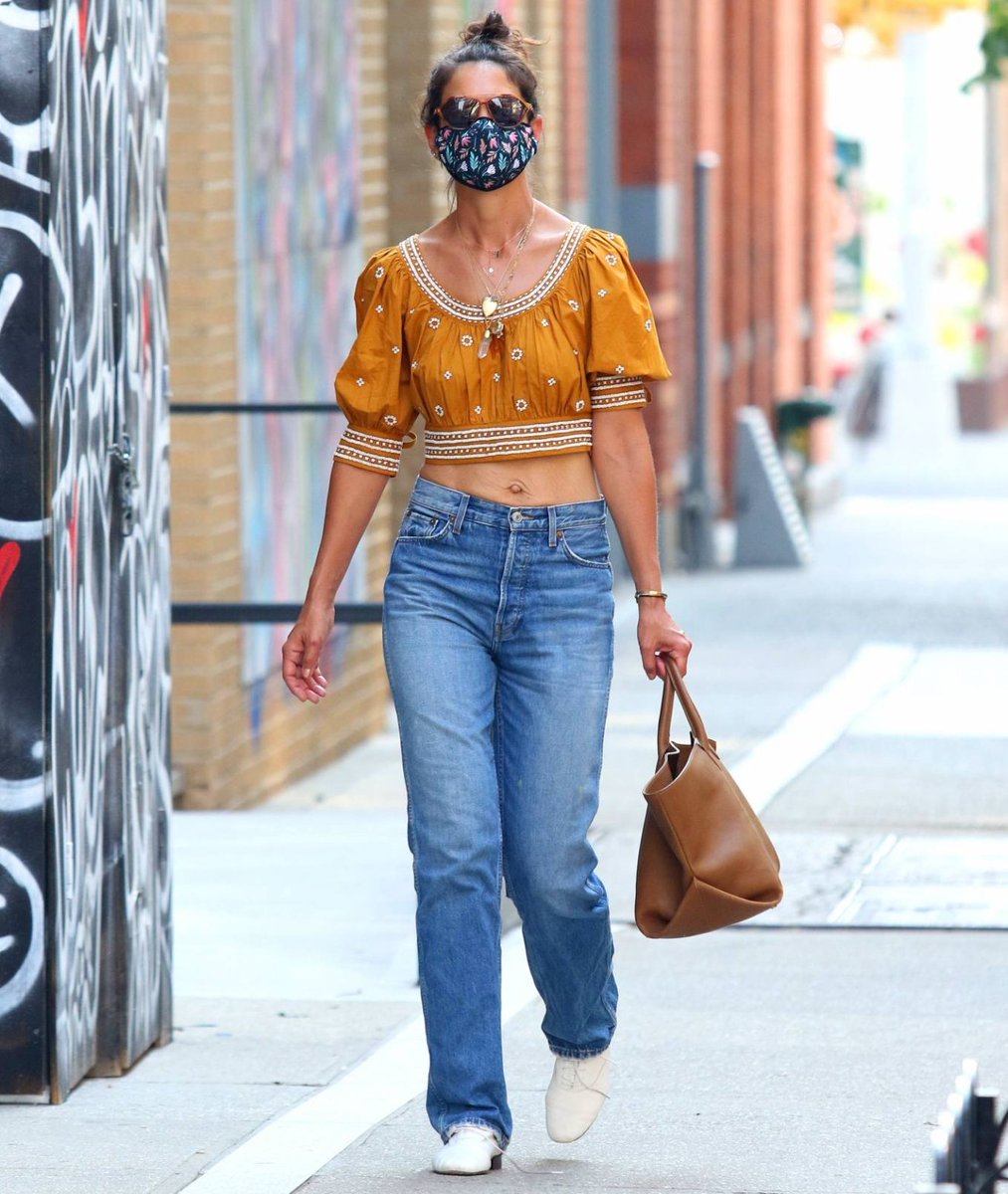 denimology's tweet photo. Katie Holmes in High ... - https://t.co/f81qkZGSTi @katieholmes is a true #denimlover #denimaddict she was spotted out in #nyc wearing #hirisejeans #straightleg #rigiddenim #toptrend #fashionable @UllaJohnsonInc #top #cropped #embellished @Achilles1528 #sneakers #celebritystyle https://t.co/yNUq1ZoV0G
