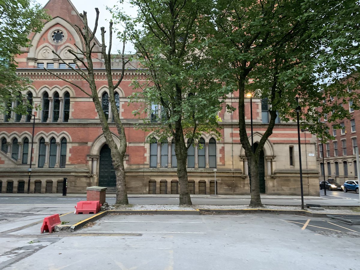 Dbelldb1's tweet photo. Potentially the nicest square in Manchester is used for storing cars. Imagine how nice this space could be. https://t.co/zErEFMIStH