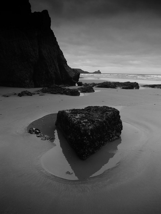 I wish you all a wonderful day! I'm out, sadly not walking this beautiful coast, but one equally as it is! 🤗😊❤ #blackandwhitephotography #ThisIsWales #PhotographyIsArt