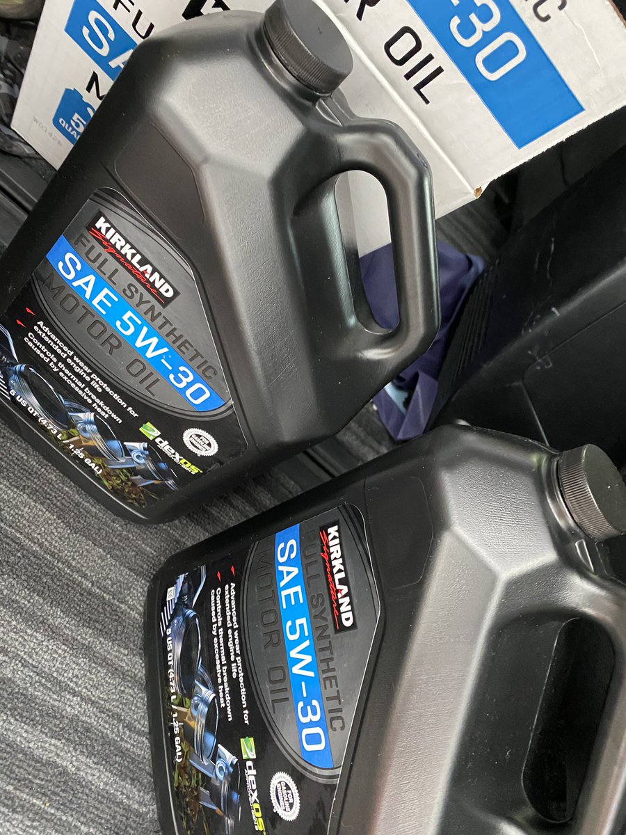 ケン坊 コストコのオイル早速使ってみた 買った油圧ジャッキ入らないからスロープのウマを車高調買う時に用意しなきゃ 夏はこの粘度で冬は0w にして燃費対策だなあ