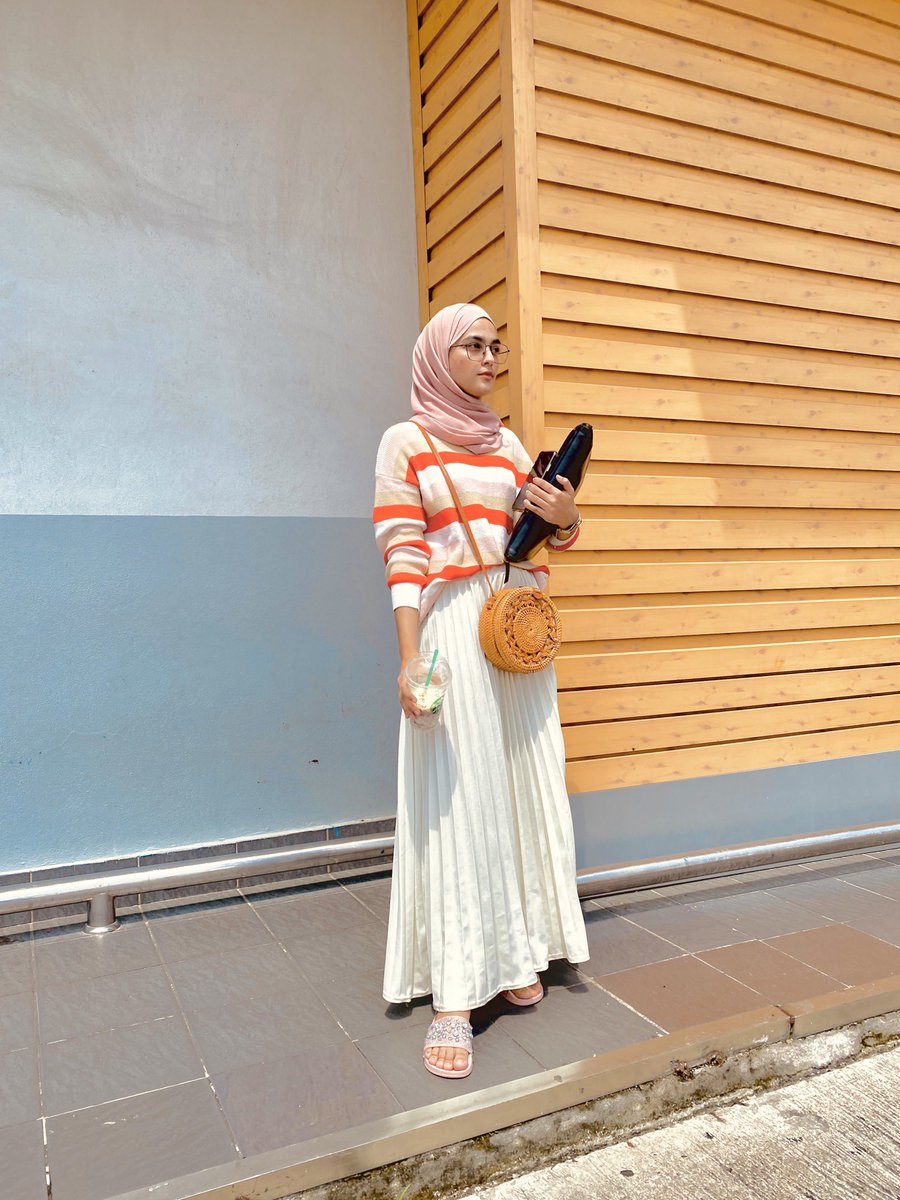 twolipshouse's tweet photo. 🌷TWOLIPS GIVEAWAY 🌷
Assalamualaikum #TLMuffins ! Dah ada tudung RAYA HAJI belum?! Kalau belum jom join giveaway kami!
Syarat giveaway:
1. RT tweet
2. Follow twitter @twolipshouse
3. Follow ig https://t.co/mVI3NNKHaj
And jangan lupa bagitau kenapa nak menang giveaway ni ✨ https://t.co/I3nGVbXbnp