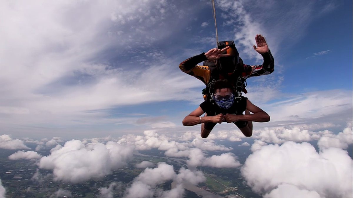 iamvats09's tweet photo. Deadline for all complaints was yesterday! #skydive https://t.co/ZG2edRo4Zk