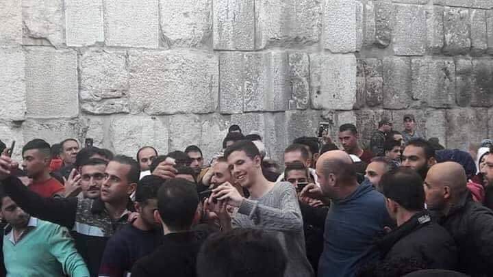 k7ybnd99's tweet photo. مين هدول؟
وشو موهبتن حتى الناس عبتتصور معن؟
لك هدول أبوهن قتل مليون وشرّد 10 مليون
أنت كم شخص بتعرف أبوه هيك عامل؟
أبوهن عندو نص مليون شخص بعذبن وبجوعن متل فلم السو، نصن ما بكملوا وبموتوا، ما شفت صور قيصر؟
لك أبوهن رش عالغوطة كيماوي وقتل 3000 ضربة وحدة
لك أبوهن أشهر مجرم بالعالم https://t.co/Mx9M5PB2ED