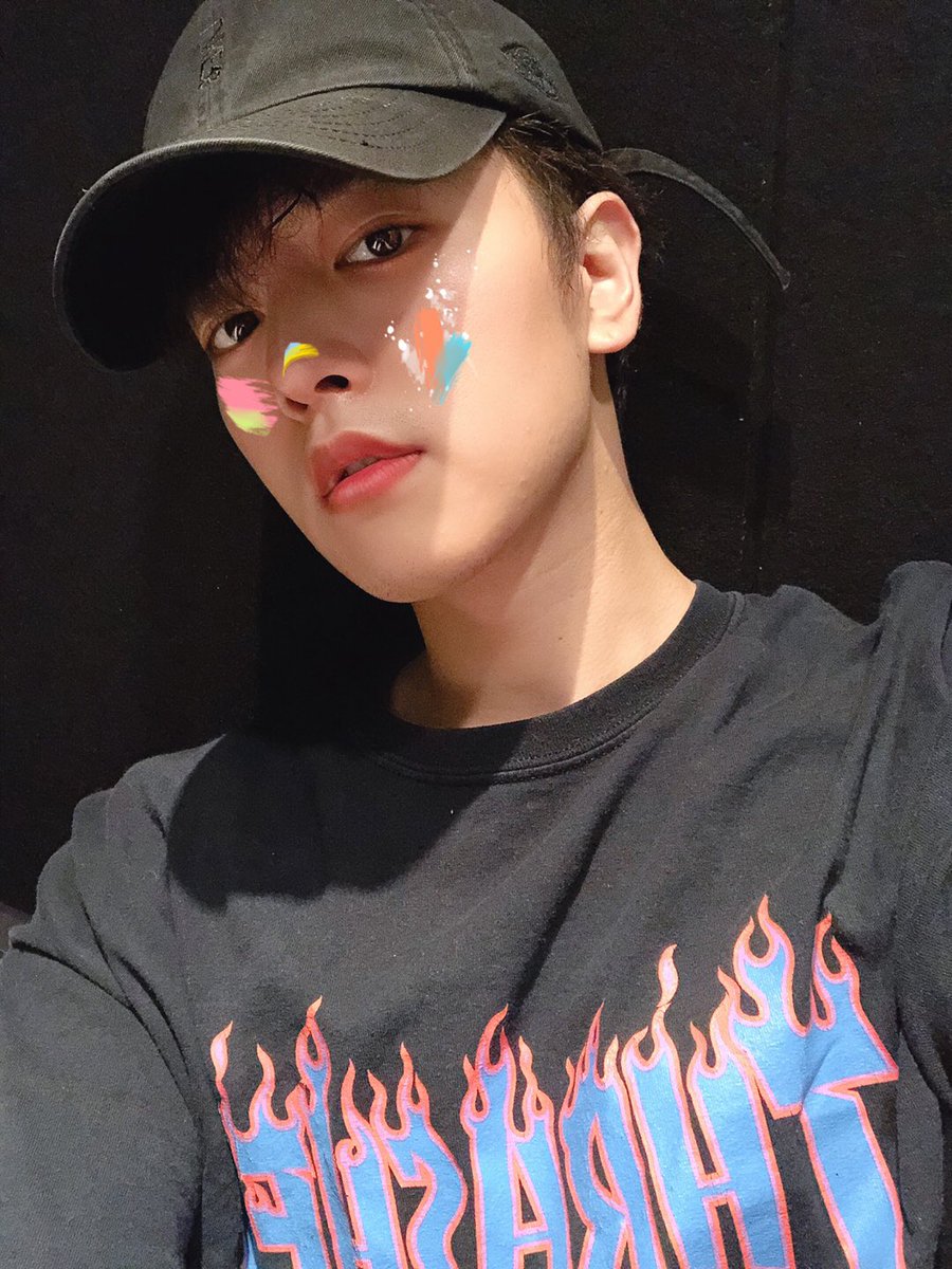 official_ONEUS's tweet photo. [#RAVN]
🌹🔥🌝🌞 동명이가 찍어준 
6ㄱㅇ ㄹㅇㅂ https://t.co/GORCsWabF7