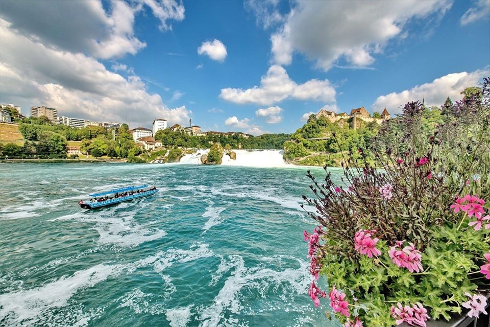 SwissByNewgens's tweet photo. น้ำตกไรน์ #RhineFall น้ำตกที่ใหญ่ที่สุดในทวีปยุโรป https://t.co/I2peK6Ksyt