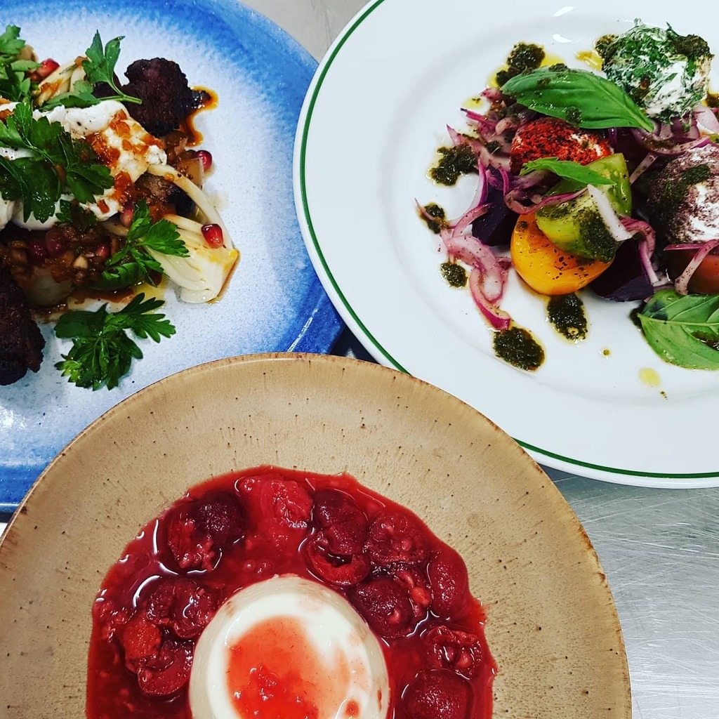CSonsShrewsbury's tweet photo. There's still availability if you want to enjoy 🍴 #CSonsAtHome 🍴 this week.
Perfect for dinner parties, date nights, special occasions or just enjoying on your own or with friends and family!
Our meal kits mean you can easily recreate dishes from o… https://t.co/NJNpdjXUDv https://t.co/4qLz61BEVq