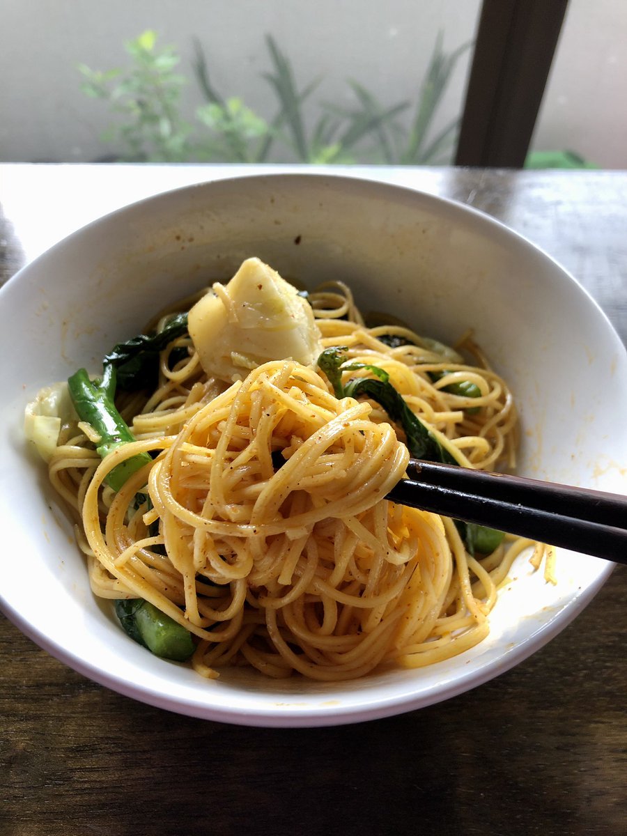 Pornsuri's tweet photo. ก็แค่อยากกินอะไรง่ายๆ เบาๆ 😀 #justneedit #cooking https://t.co/RJBRJlTAoV