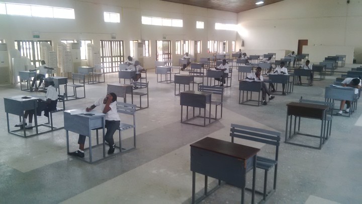 sabiteachers's tweet photo. Who ever passes this WAEC is really intelligent and deserves a scholarship, Because the social distancing in the exam hall will be very long. Maybe like 10 people in 1 class that normally take 60 people. Click https://t.co/aXwRlPEiux to get updates on#WAEC Timetable https://t.co/H5uEqYuzpK