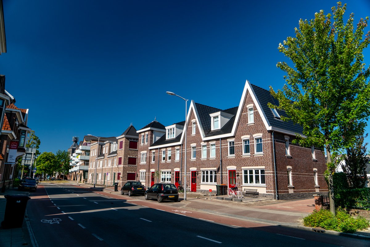 EmergoPrefab's tweet photo. https://t.co/F9D2S1u36I

In Oldenzaal heeft @Trebbe1911 de nieuwbouwwijk #Stadsbleek gerealiseerd. @EmergoPrefab  heeft de woningen van deze mooie wijk mogen voorzien van #prefab daken, dakkapellen en dakgoten. https://t.co/7ujFRUK9Lj