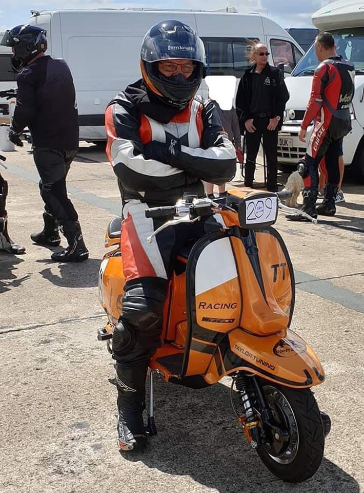 ScooterNova's tweet image. Many congratulations to Eric Cope and Taylor Tuning after Eric achieved an incredible top speed of 127.591mph on Sinday at Elvington in Yorkshire on a full-bodied Lambretta! (Pictures from Straightliner)#scooternova #theriderschoice #straightliners #topspeed #lambretta
