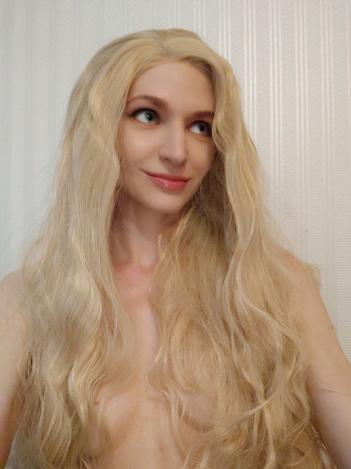 Do you like me as a blonde? 😘 https://t.co/SsgwF4OaiG<a href="/tag/backstage"class="tags"><span>#backstage</span></a><a href="/tag/prague"class="tags"><span>#prague</span></a>