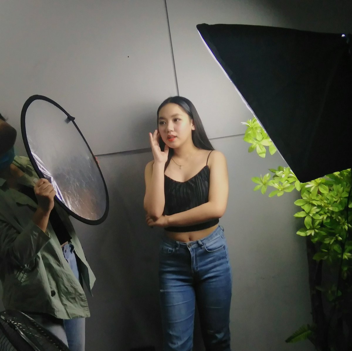 angelglgn's tweet photo. behind the scenes 👀 https://t.co/TxXXwYP0UM