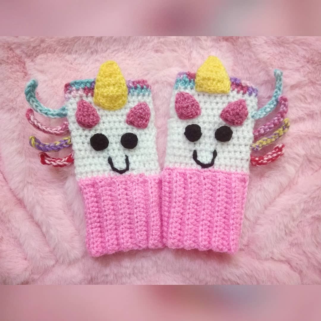 Jainashubhangi's tweet photo. #Handmade crochet unicorn gloves.. DM for orders. Visit : jainacreations@instagram.com #crochet #babydress #woolen #unicorn #sweaterset #crazycrafts #babygloves #babycap #crochetcrazy #creativity @JoAnn_Stores @JonnaMartinezHQ @CrochetingBella @craftsvilla https://t.co/yfxZIGzOoO