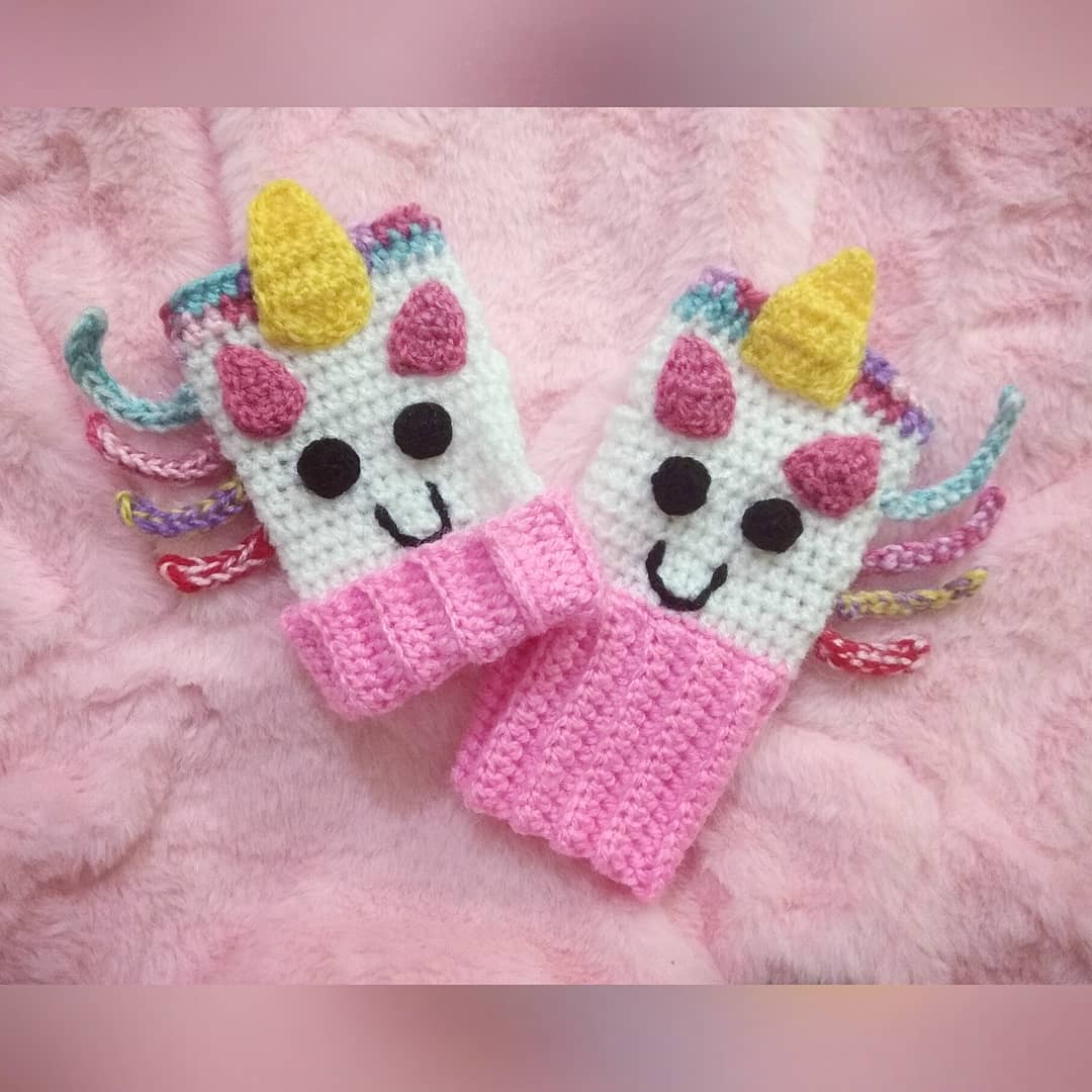 Jainashubhangi's tweet photo. #Handmade crochet unicorn gloves.. DM for orders. Visit : jainacreations@instagram.com #crochet #babydress #woolen #unicorn #sweaterset #crazycrafts #babygloves #babycap #crochetcrazy #creativity @JoAnn_Stores @JonnaMartinezHQ @CrochetingBella @craftsvilla https://t.co/yfxZIGzOoO