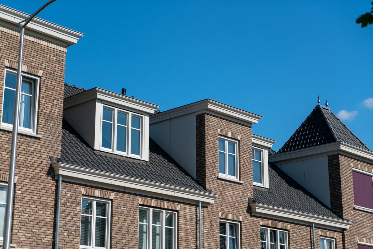 EmergoPrefab's tweet photo. https://t.co/F9D2S1u36I

In Oldenzaal heeft @Trebbe1911 de nieuwbouwwijk #Stadsbleek gerealiseerd. @EmergoPrefab  heeft de woningen van deze mooie wijk mogen voorzien van #prefab daken, dakkapellen en dakgoten. https://t.co/7ujFRUK9Lj