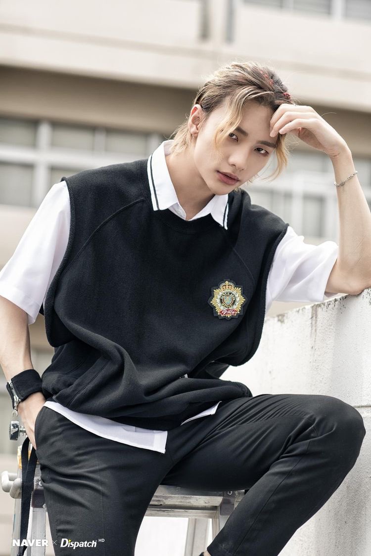 — hyunjin as your highschool crush; a sweet thread  #straykids    #skz