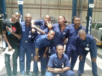 pastorniga's tweet image. Team of young professionals.
#AutoTechs