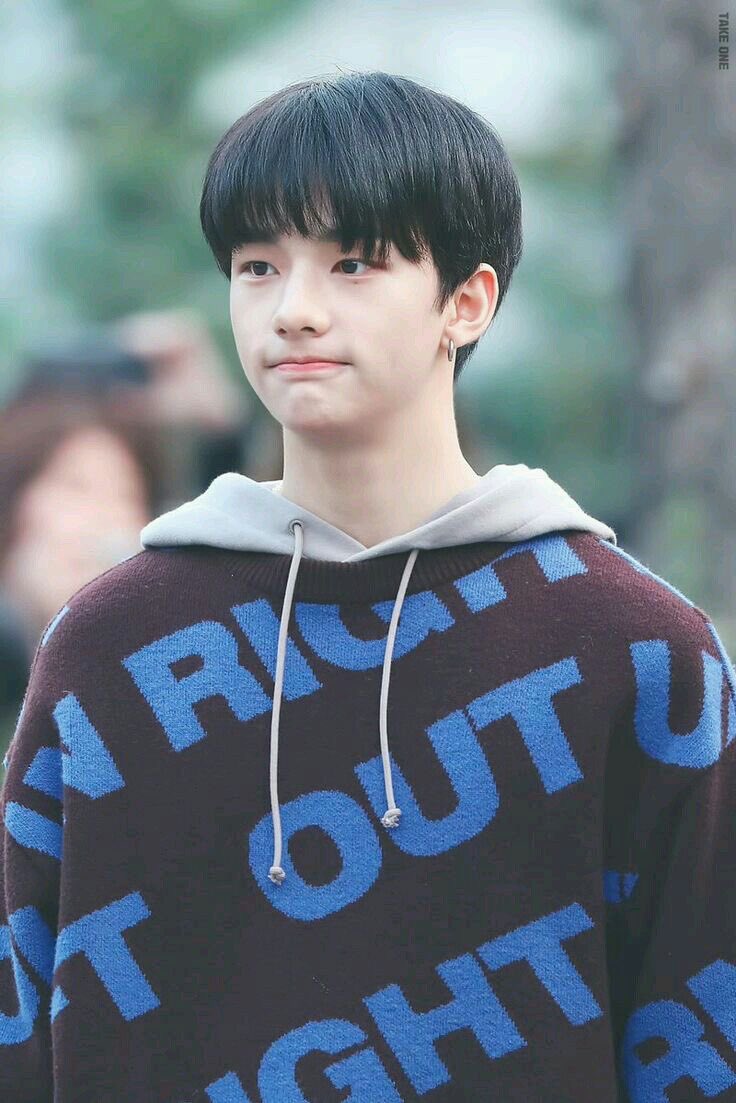 — hyunjin as your highschool crush; a sweet thread  #straykids    #skz