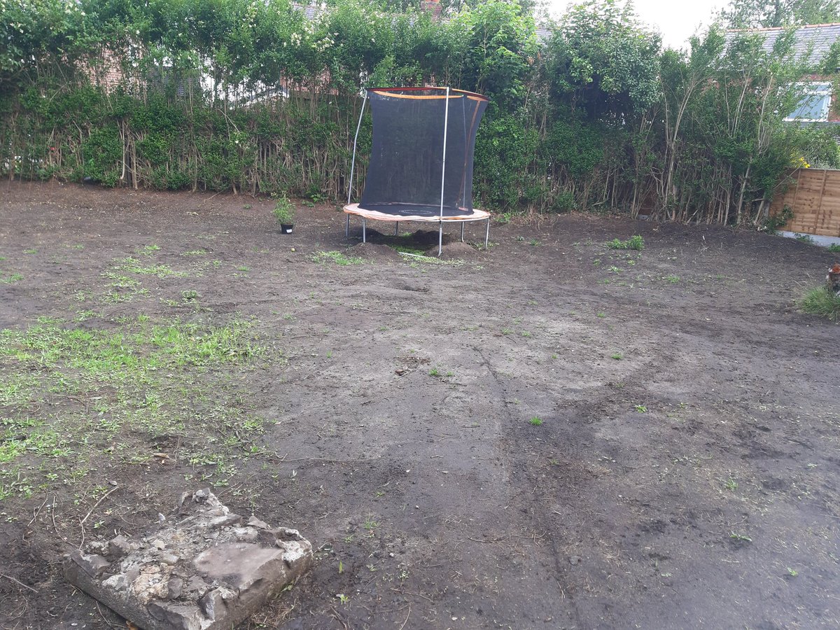 EvansExcavation's tweet photo. Large garden with restricted access , scraped off levelled ready for Seeding in Old Trafford ๐๐๐ทโโ๏ธ #thediggerlady #diglikeagirl #girlboss #smallbusiness #FemaleEntrepreneur #workingmummy #evansexcavation #SBS #takeuchi #wolfwise #nawic #womeninconstruction #OldTrafford https://t.co/0wp5R5mS0o