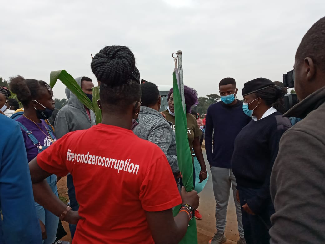 DefendersKE's tweet photo. This is @oeditar,a HRD marching peacefully to mark #SabaSabaMarchForOurlives #SabaSabaAt30 but has been arrested by @NPSOfficial_KE officers contravening article 37 of the constitution on assembly,to demonstrate,to picket,and to present petitions to public authorities #FreeEditar https://t.co/27fmVs3r1m
