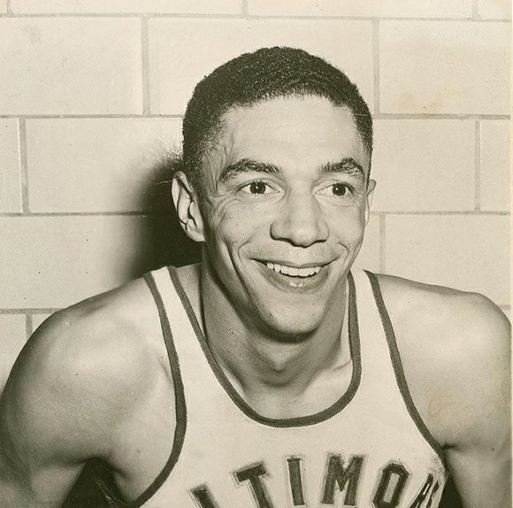 Don Barksdale: 1952-53.13.8pts, 9.2rbd, 2.6ast. 38.7 FG%, 64.1 FT%.