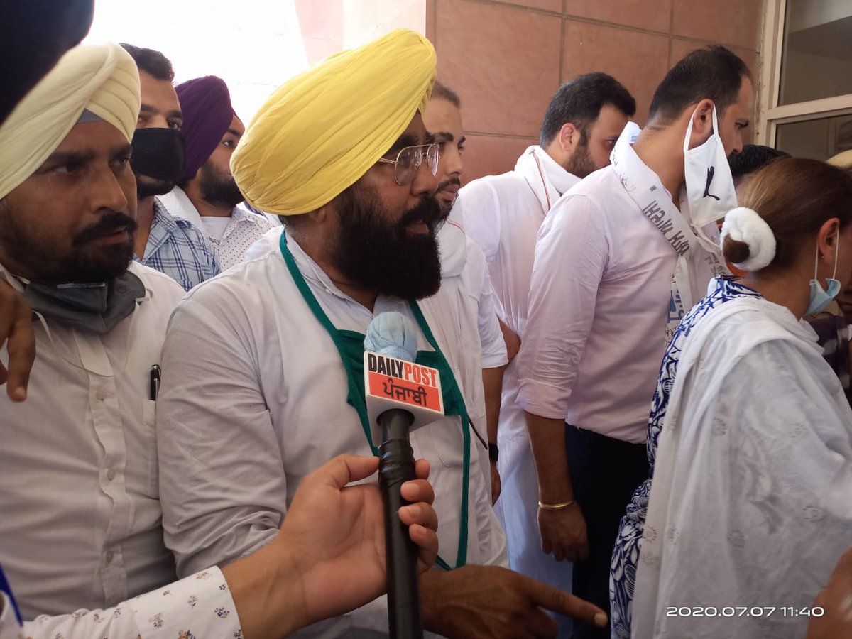 govindermittal1's tweet photo. @AAPPunjab's #SCwing Mohali toady submitted Memorandum to @dcmohali regarding deletion of ration cards of dalits n poors and they have been deprived from ration.
"We will fight till the Public delivery system doesn't reach on the tail"
@BaldevMla jaito said.
@JarnailSinghAAP https://t.co/CoDF3GGppz