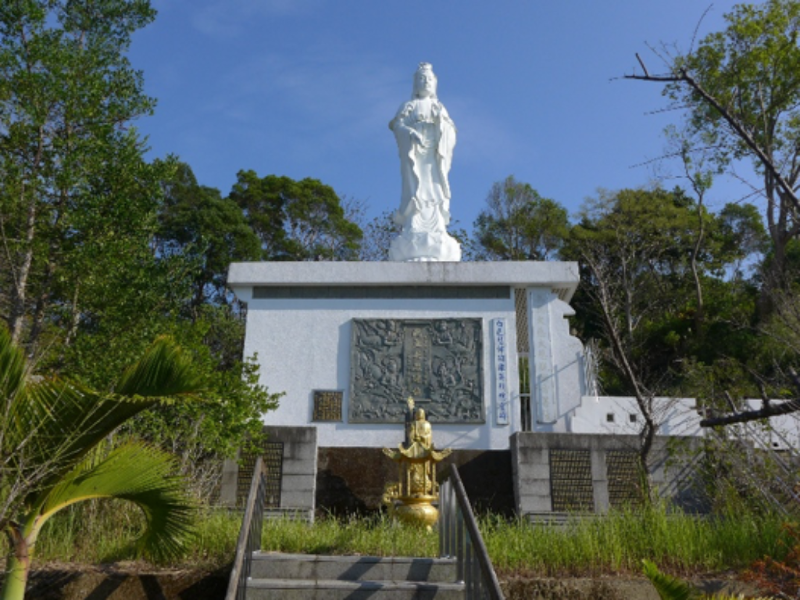 Completed in 1998, the Heroes of  #Democracy Park is located at Xiangshan Village, Miaoli County (adjacent to the Confucius Temple and near the Xiangshan trail). It is  #Taiwan's first park established by civilians to commemorate the  #WhiteTerror.  https://hsi.nhrm.gov.tw/home/en-us/injusticelandmarks-en/301585