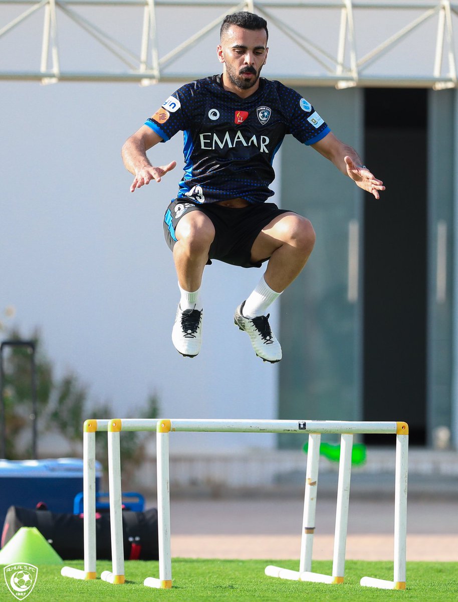 Alhilal_EN's tweet photo. JUMP 🧐
POSITION 🤔
FACE 😳
Isn’t it? 🤷🏻‍♂️ https://t.co/iAbMgDiyD0