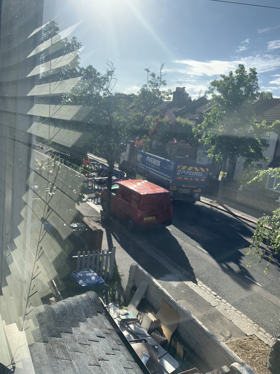 SulukD's tweet photo. @FernsGroup starting work at 7.20which is outside of building regulation hours....thanks for that https://t.co/pwGsd6JJaB