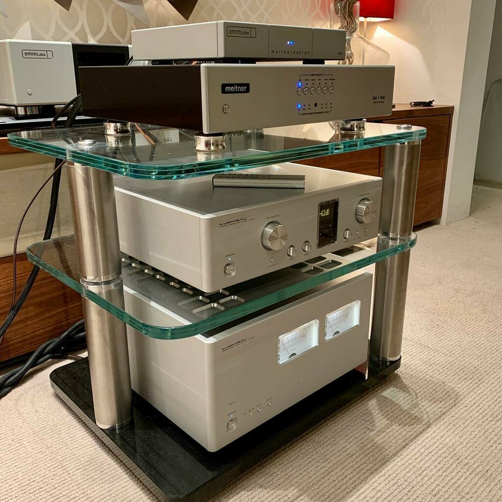 AudioVenue's tweet photo. Taking a last listening session, before system goes off to a customer on a home demonstration. #luxman #amplifier #audio #luxmanm900u #lm900u #c900u #stereophile #musical #hifiberkshire #meitneraudio #ma1dac #emmlabsns1 #hifilondon #hifiealing #audiov… https://t.co/yVvU50091F https://t.co/dLmxUuBcts