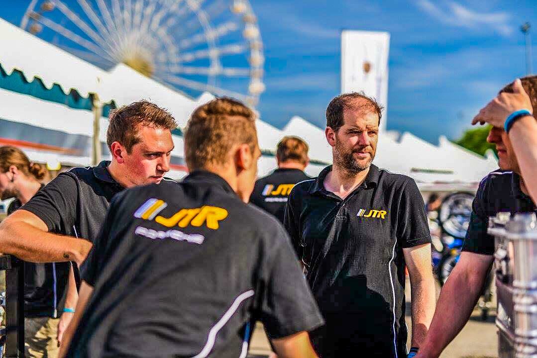 Team_JTR_'s tweet photo. 📌 We Race Together.... 🏎💨💨
📌 We Win Together...... 🥇🥈🥉
📌 We Lose Together..... 😤😫😤
#TeamTandyTuesday #Porsche #CarreraCupGB #911GT3Cup #TeamworkMakesTheDreamwork💪🏻
🔶 #TeamJTR 🔶 #TeamTandy 🔶 #FollowTeamJTR 🔶 #TandyLand 🔶 https://t.co/Dj6g0sHFVv