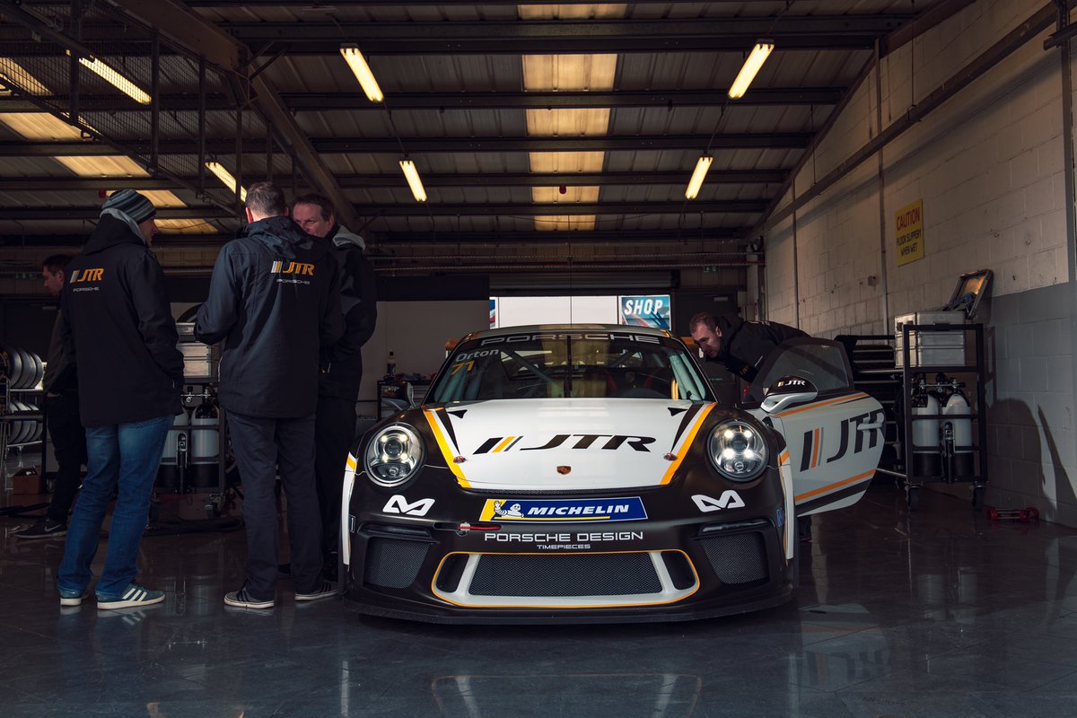 Team_JTR_'s tweet photo. 📌 We Race Together.... 🏎💨💨
📌 We Win Together...... 🥇🥈🥉
📌 We Lose Together..... 😤😫😤
#TeamTandyTuesday #Porsche #CarreraCupGB #911GT3Cup #TeamworkMakesTheDreamwork💪🏻
🔶 #TeamJTR 🔶 #TeamTandy 🔶 #FollowTeamJTR 🔶 #TandyLand 🔶 https://t.co/Dj6g0sHFVv