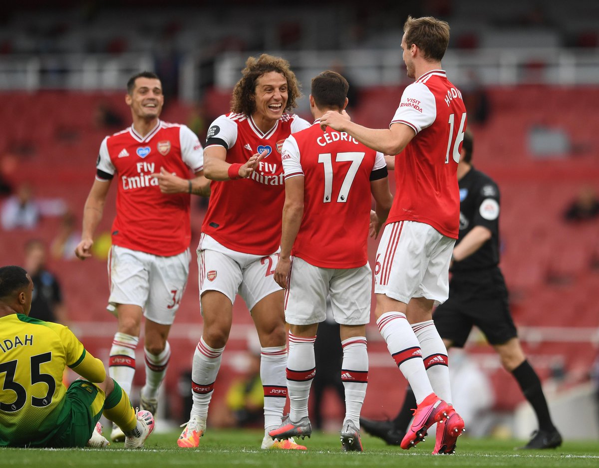 01. манчестер юнайтед. арсенал астон вилла. арсенал. заняла место в арсенале.