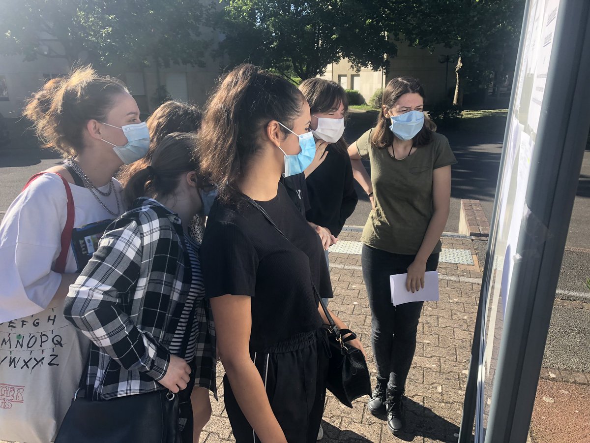 lycCDGDijon's tweet photo. Joie des résultats et des retrouvailles Félicitations aux bacheliers 2020 ! @AcademieDijon @21Dsden @lycCDGDijon https://t.co/0eV4diQl1D