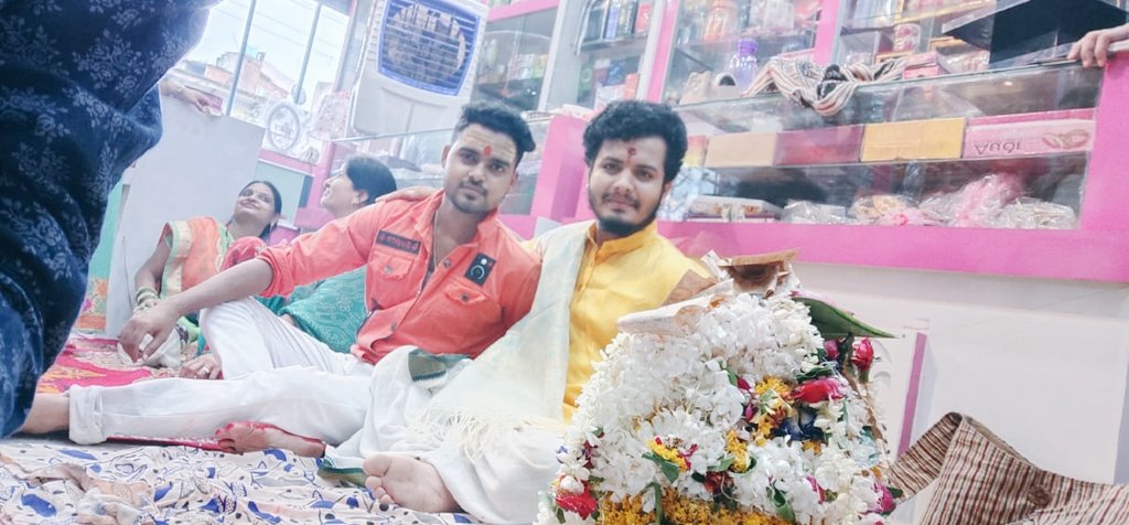ritvik_dixit's tweet photo. 🙏🙏ॐ हौं जूं स: ॐ भूर्भुव: स्व: ॐ त्र्यम्बकं यजामहे सुगन्धिं पुष्टिवर्धनम् उर्वारुकमिव बन्धनान् मृत्योर्मुक्षीय मामृतात् ॐ स्व: भुव: भू: ॐ स: जूं हौं ॐ !!🙏🙏 श्रावण म���स की हार्दिक शुभकामनाएं बाबा भोलेनाथ आपकी मनोकामनाएं पूर्ण करें  || https://t.co/WNlIV8be9w