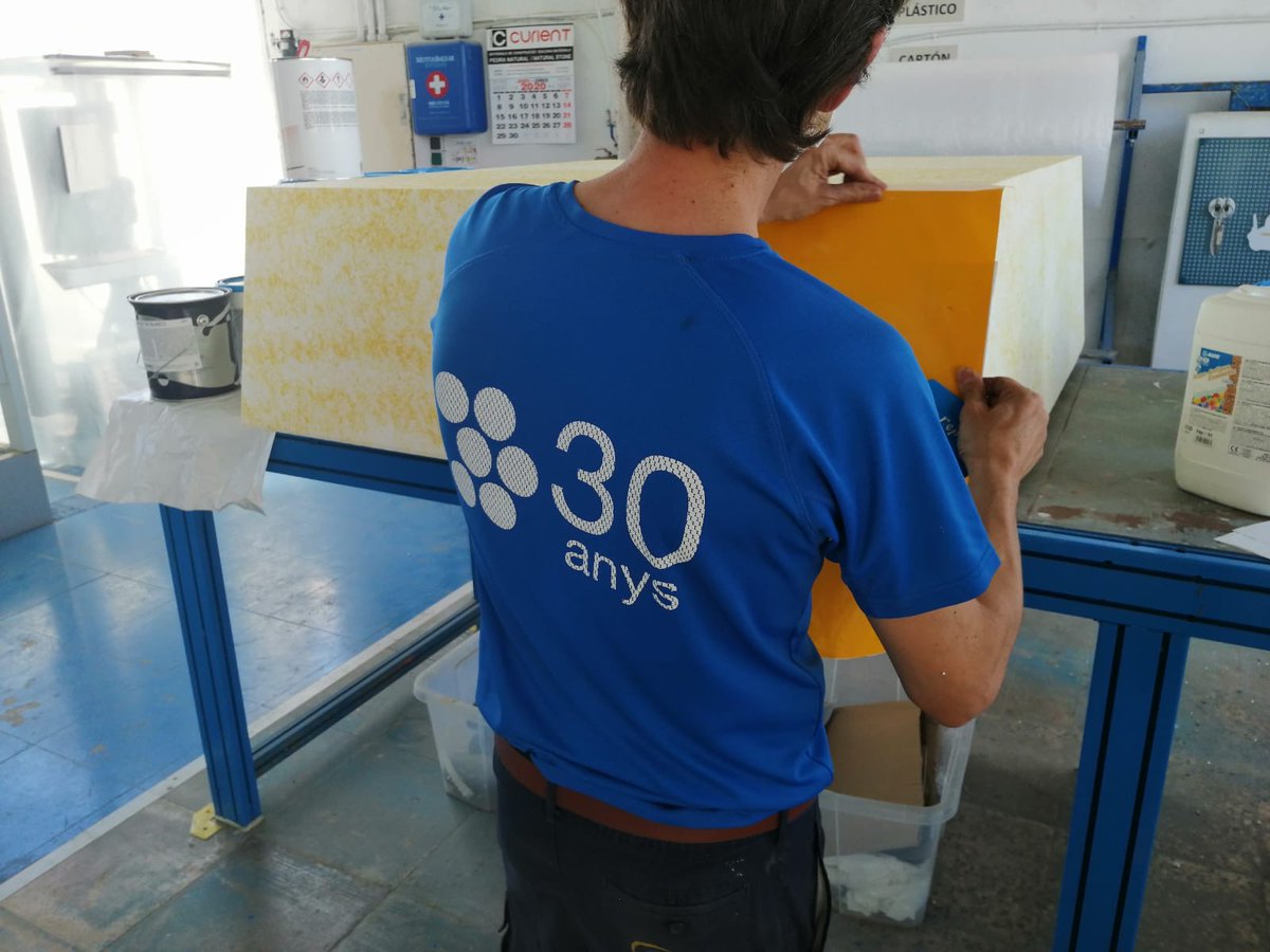 PoraxaMallorca's tweet photo. Para realizar un forjado reticular a medida, nada como unos #casetones plásticos de #poliestirenoexpandido fabricados con todas las garantías de PORAXA 😉 @anape_eps https://t.co/6qOWPLBZuN