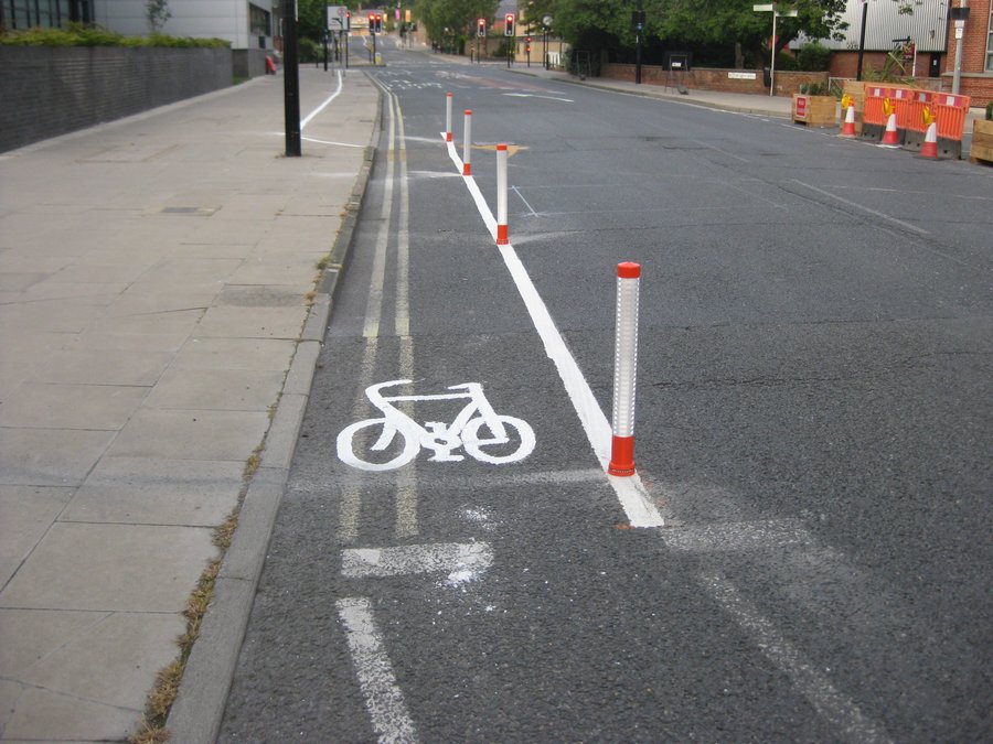 suffolkcc's tweet photo. We're making it safer and easier for you to walk and cycle. Check out the latest pop-up cycle lanes on Princes St, Ipswich. @SuffolkSpokes #Cycling #Walking #StickWithItSuffolk #Covid19Suffolk https://t.co/7bfXvWNzTi