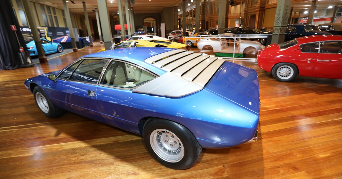 Motorclassica's tweet photo. 1974 Lamborghini Urraco. All up, #Lamborghini produced just 520 of the P250 Urracos, making them considerably rarer than its Ferrari and Porsche rivals. Only around ten percent were right-hand drive models, making this car particularly unique.
#motorclassica #classicenthusiasts https://t.co/F81MtoKYgg