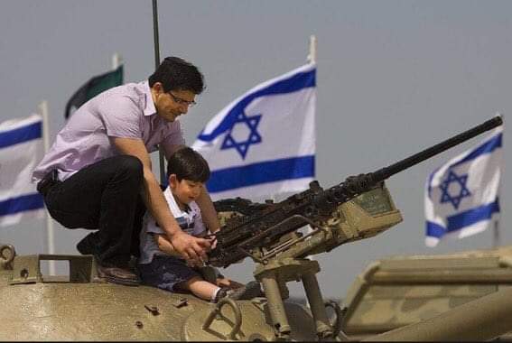 Copas
"Seandainya bendera di sebelahnya adalah bendera Tauhid maka anak ini akan disebut CALON TERORIS. Yang terdepan menggoreng adalah kalangan Islamophobia ireng."
@hasmi_bakhtiar