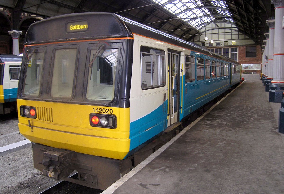 Ranaroth2's tweet image. 142020. Class 142 Pacer. Leyeland/BREL railbus. Chocolate &amp;amp; Creme livery (York, 27.06.1988); Arriva (unbranded) livery (Darlington, 17.01.2005). #railway #DMU #Class142 #railbus #Alexander #Barclay #Pacer #Arriva #York #Darlington @SalopianLyne