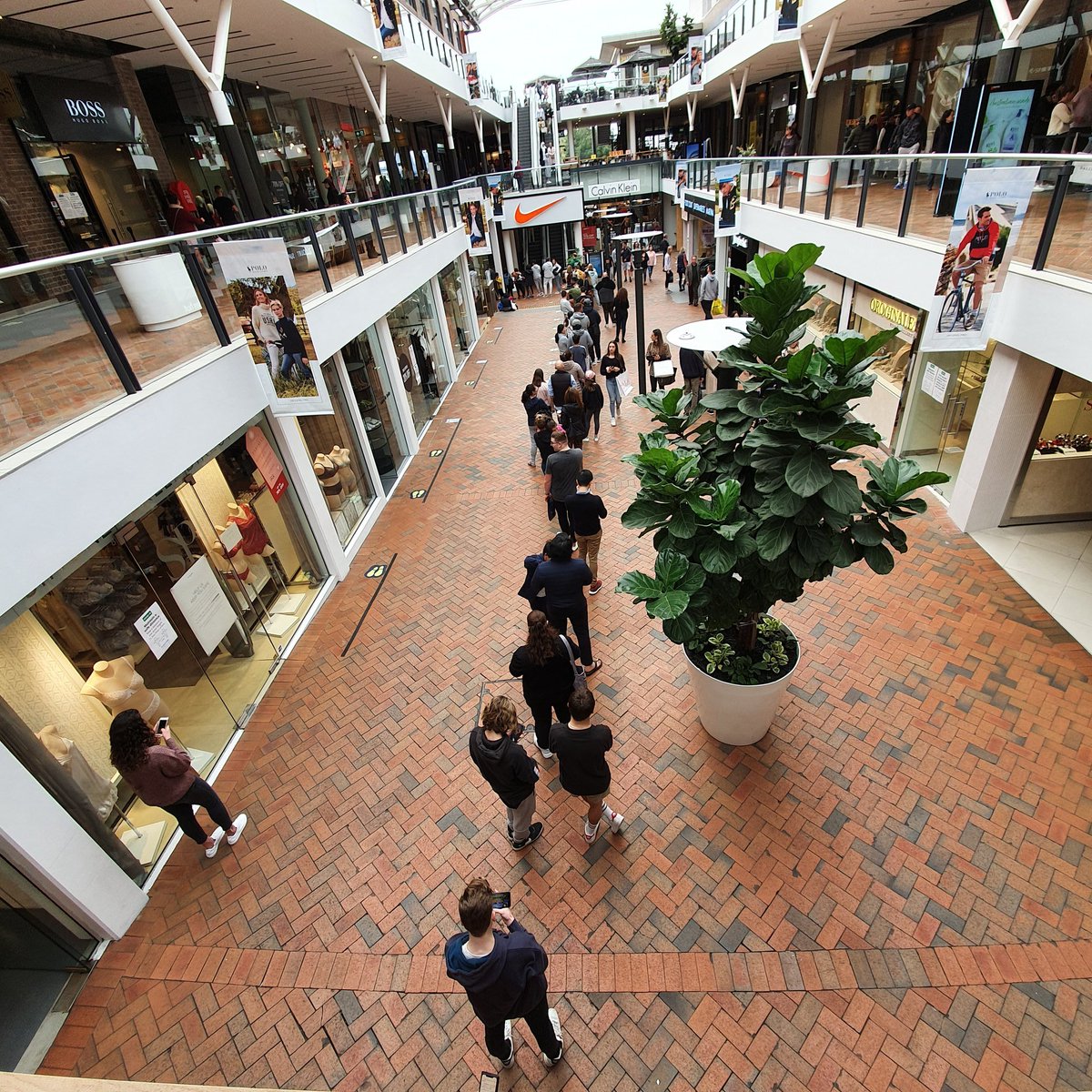 tor0nj's tweet photo. People line up in front of #Nike shop in #Birkenheadpoint outlet, Tuesday morning, are you sure there is any #financial_crisis? https://t.co/pJBm5ZNGdH