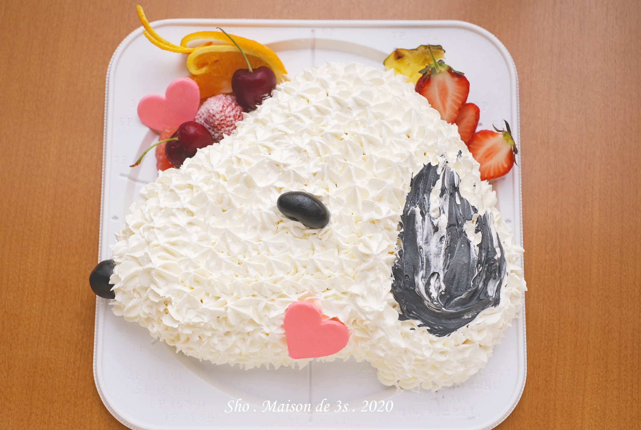 サガワショーコ おこ Sur Twitter スヌ顔ケーキ クリームをしぼしぼして作るだけ お鼻とお目々はマジパン製 なんか最近スヌ人気だったりします 最近気がつくと投稿止まる私 お菓子作 立体ケーキ スヌーピー T Co 5u1xskuesr Twitter