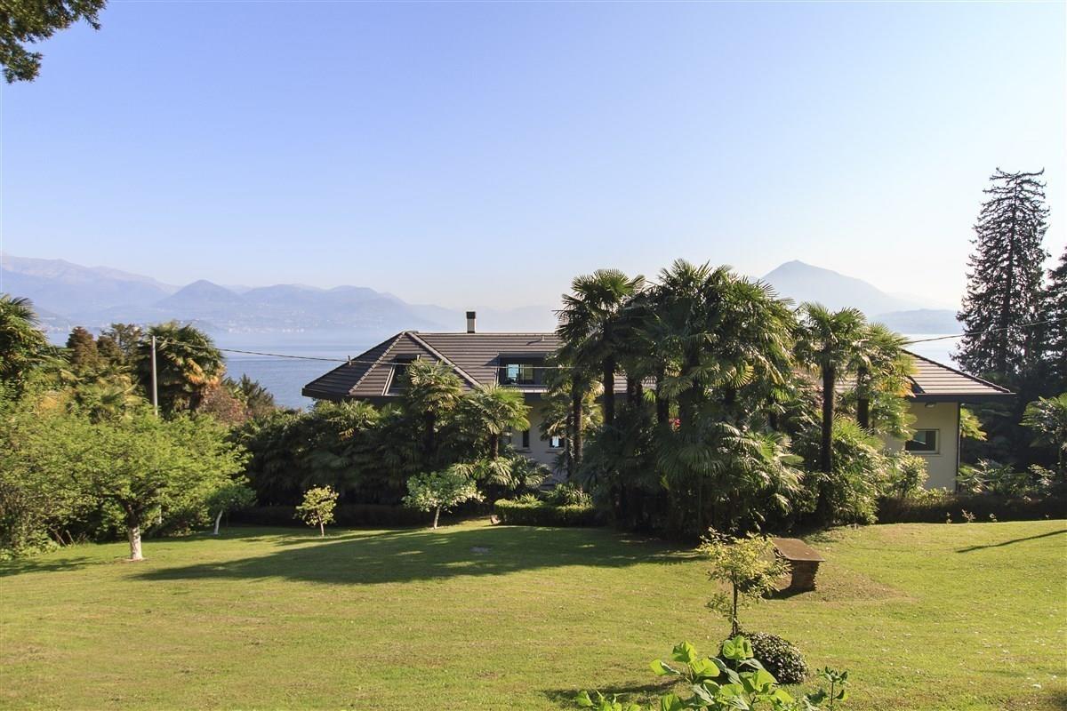 stresabiz's tweet photo. This is your villa for sale in #Italy!
#Luxury #Modern #Villa in #Stresa, overlooking the shores of #LakeMaggiore. Fully #renovated with 400sqm #terraces and over 15,000sqm #park 
#stresaluxuryrealestate #PapurelloLuxuryRealEstate #italiannetworkrealty 
https://t.co/qujV9Y5VCl https://t.co/2jCaeG3DcI