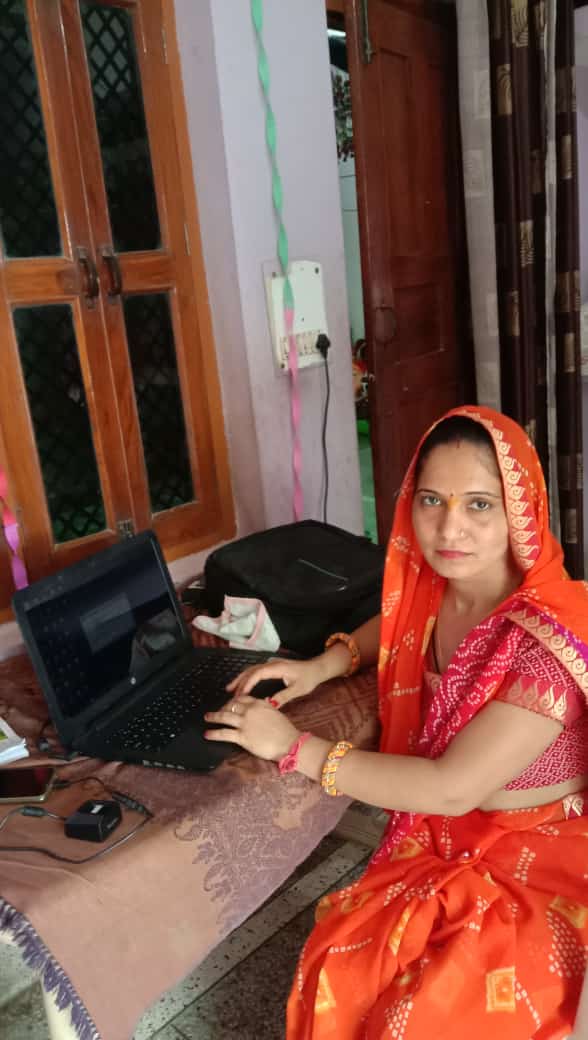 CscGurugram's tweet photo. SHG VLE Mrs seema , celebrating #cscharyanaday 
@ashi_apple @dintya15 @MANISH_CSCSPV @Prabhjotsidhu85 
@cscharyana @CSCegov_ 
#cscgurugram https://t.co/rZdp0tRRqn